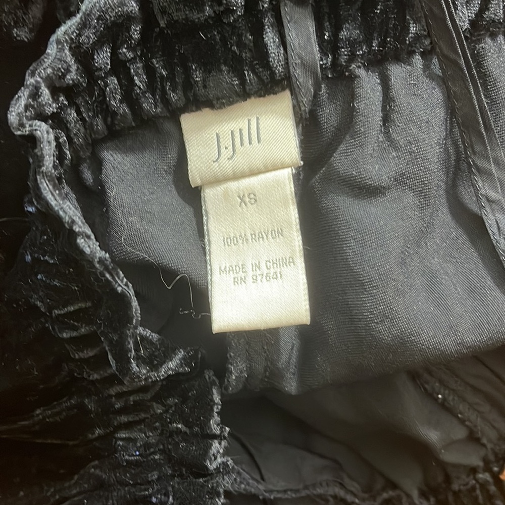 611 10/$50ππ»ββοΈ J. Jill Rayon Velvet Black Slacks - Picture 11 of 16
